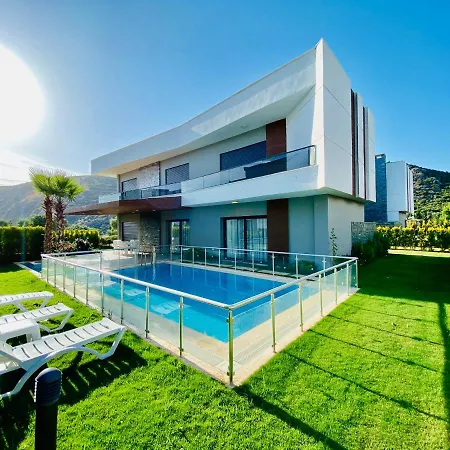 Yeni Nesil 16 Luxury Villa Kusadası